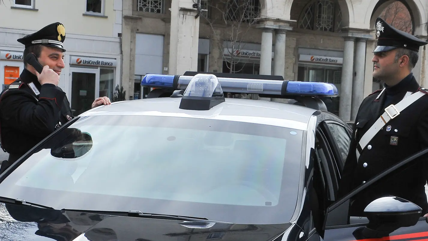 La donna si è rivolta ai carabinieri che in poco tempo hanno rintracciato l’albergo dove si trovava la ragazza La donna si è rivolta ai carabinieri che in poco tempo hanno rintracciato l’albergo dove si trovava la ragazza