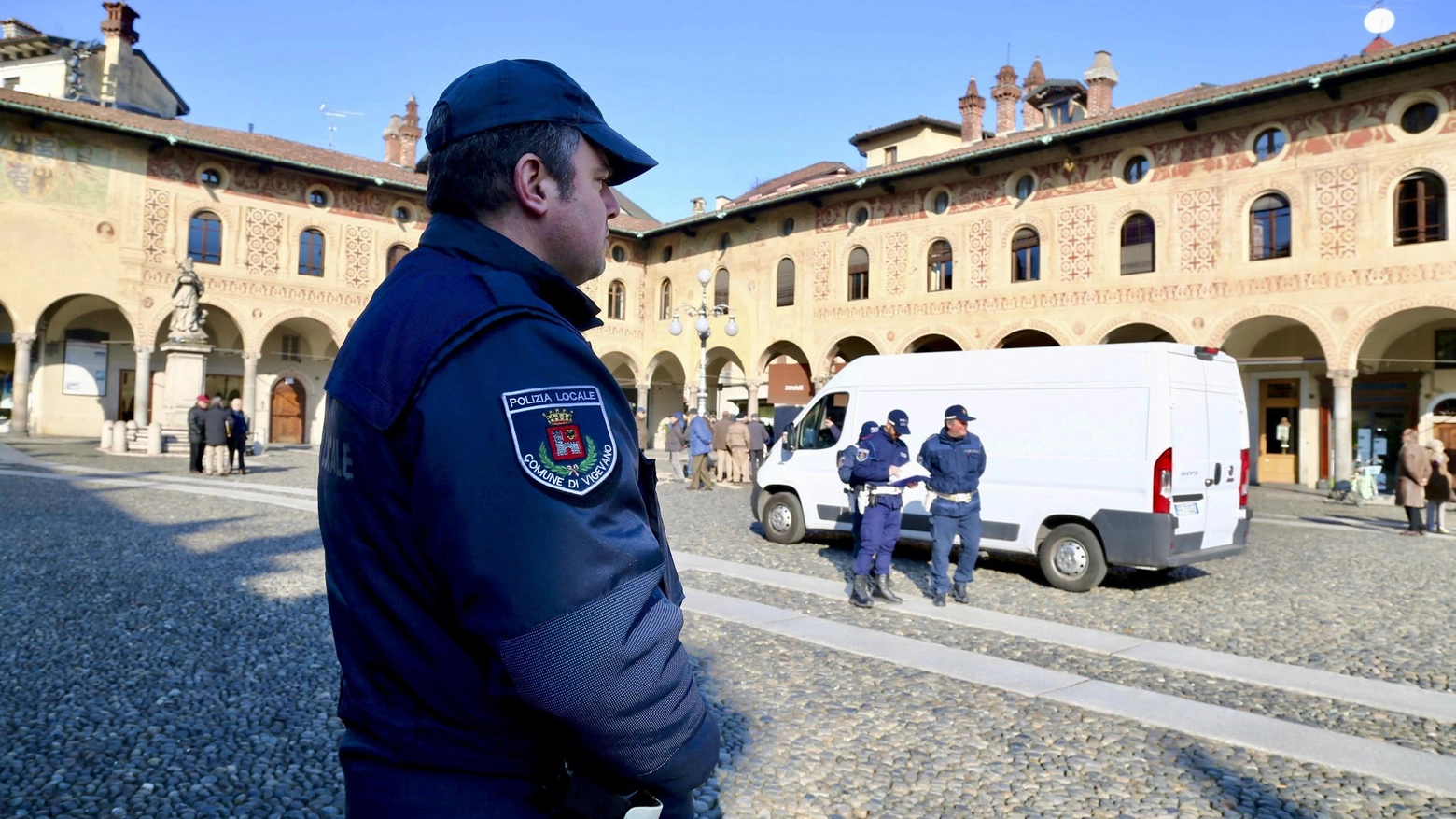 Veicoli banditi in piazza Ducale Dal primo luglio la nuova Ztl Veicoli banditi in piazza Ducale Dal primo luglio la nuova Ztl
