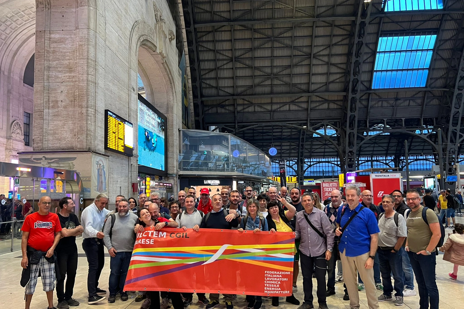 Alla stazione Centrale in partenza per Roma
