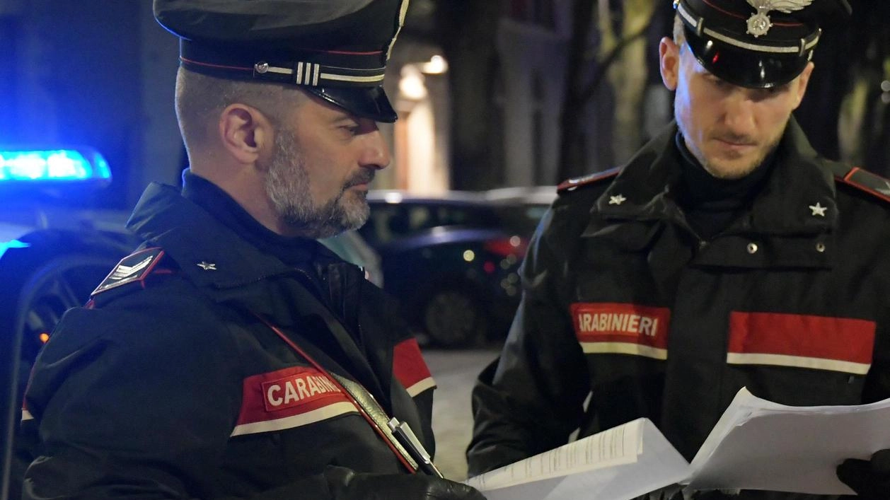 Lavoratori irregolari e documenti mancanti. Due bar restano chiusi Lavoratori irregolari e documenti mancanti. Due bar restano chiusi