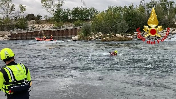 Salvataggio simulato di un uomo nel fiume a Lodi