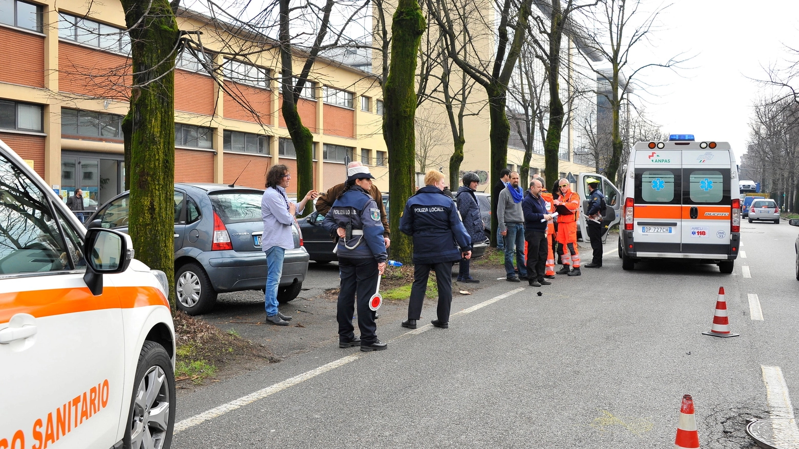 L'intervento di polizia locale e personale sanitario all'istituto Achille Grandi di Sesto San Giovanni