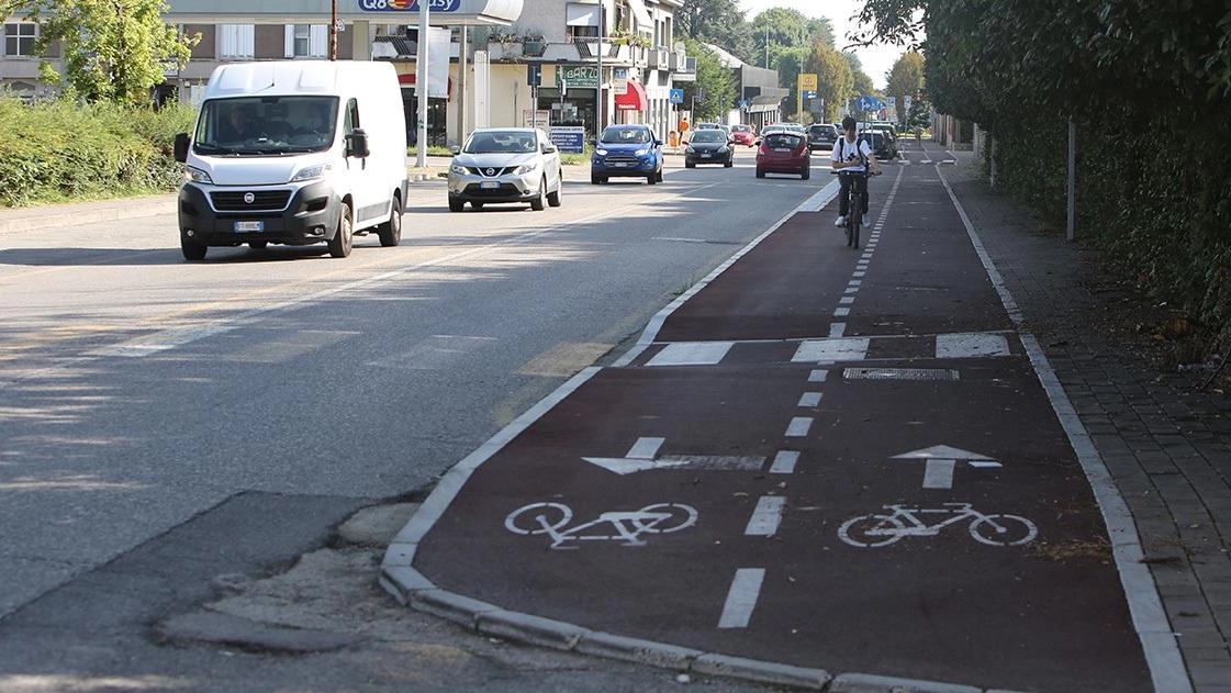 La ciclabile a ostacoli: "Mettetela al sicuro" La ciclabile a ostacoli: "Mettetela al sicuro"