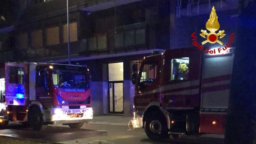 Incendio in vialeTeodorico a Milano