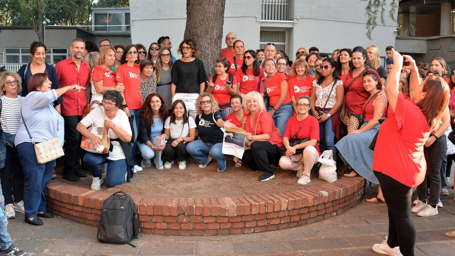Genitori e insegnanti in piazza: "Non accorpate quelle scuole" Genitori e insegnanti in piazza: "Non accorpate quelle scuole"