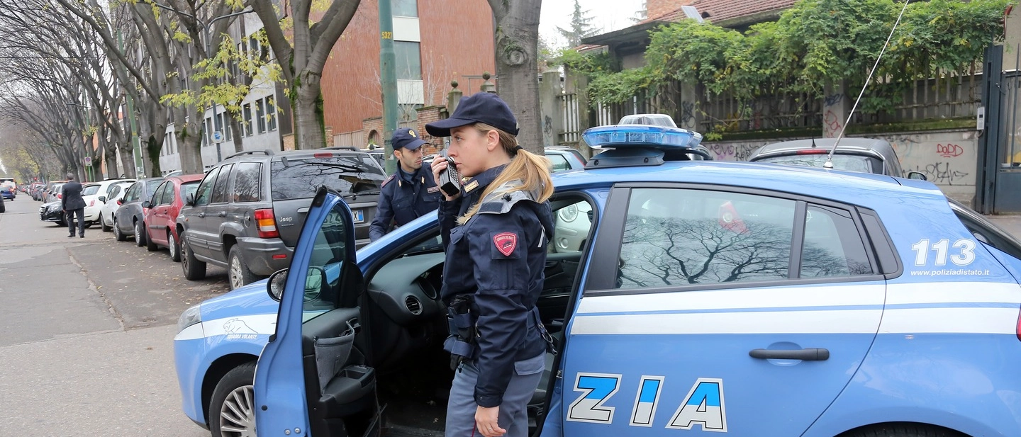 Farebbero parte di un’unica organizzazione criminale. L’operazione, tutt’ora in corso, è condotta dalla Squadra Mobile della Questura e coordinata dalla Procura della Repubblica