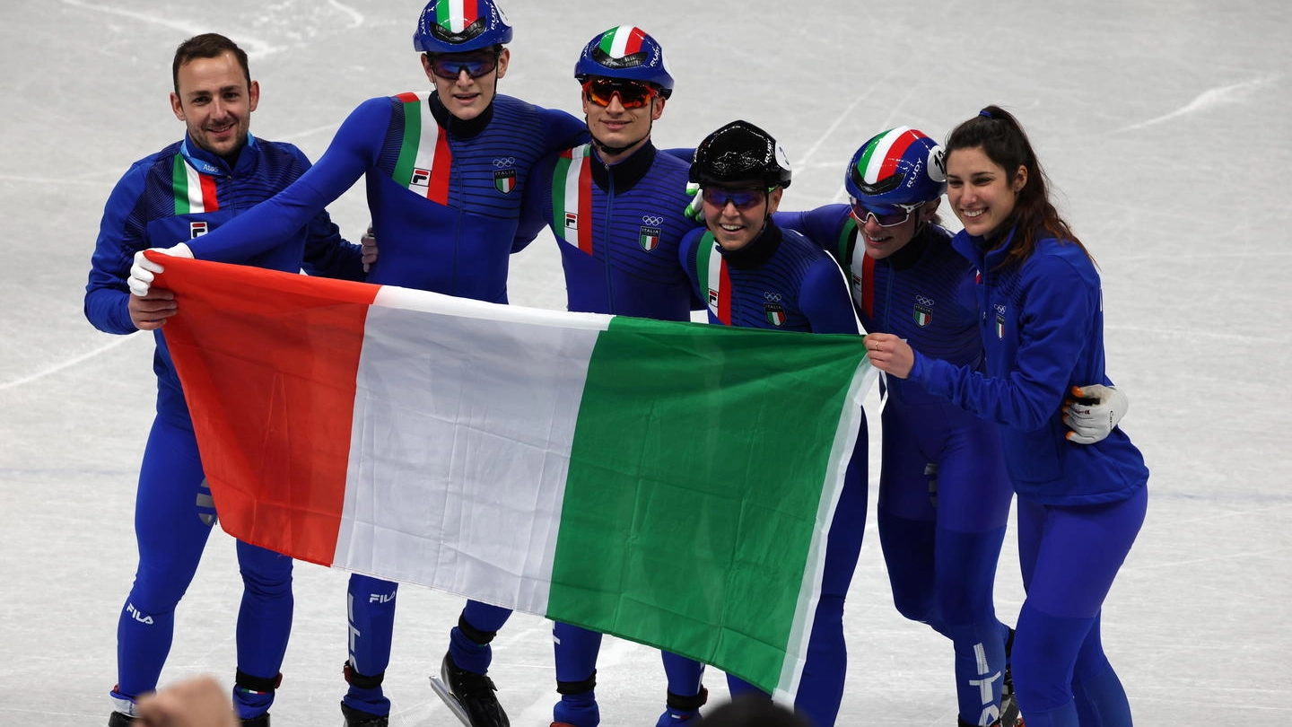Italia argento nella staffetta mista di short track (Ansa)