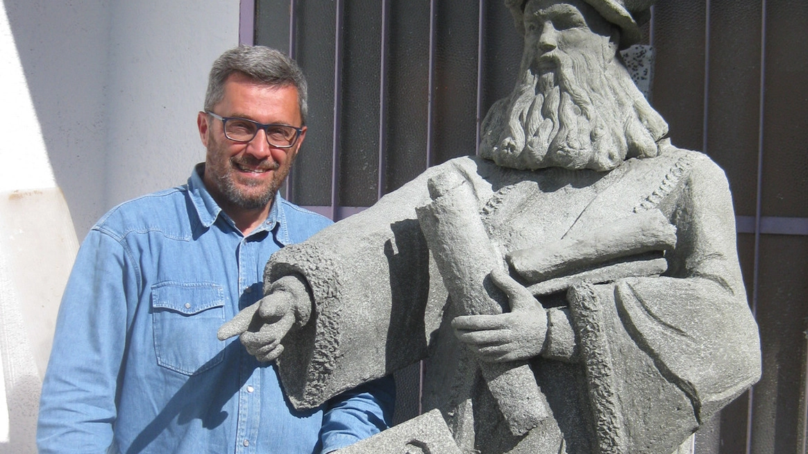 Paderno, troppo pesante la statua di Leonardo. L'artista: "Userò una macchina del Genio"