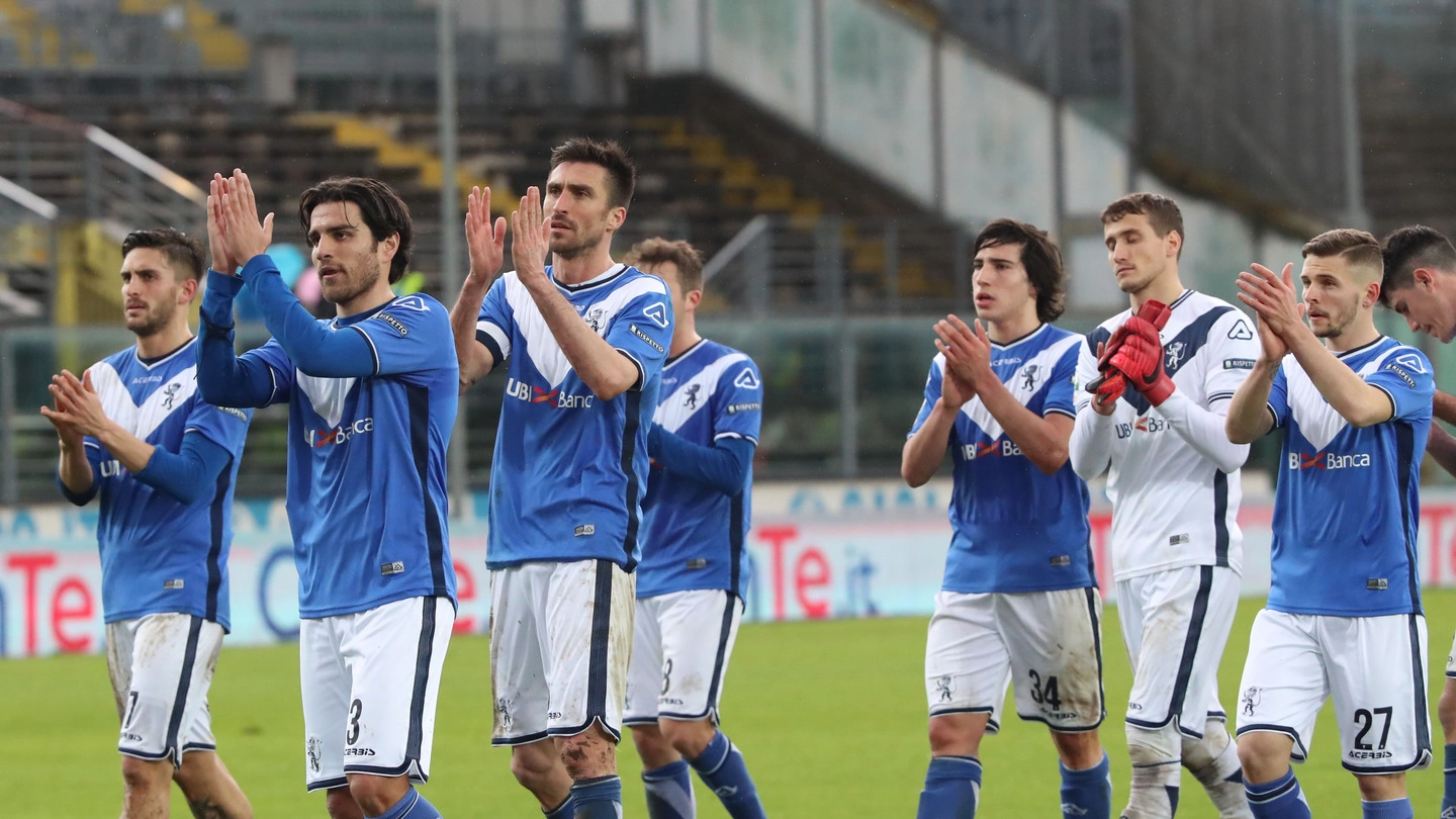 I giocatori del Brescia a fine partita (Fotolive)