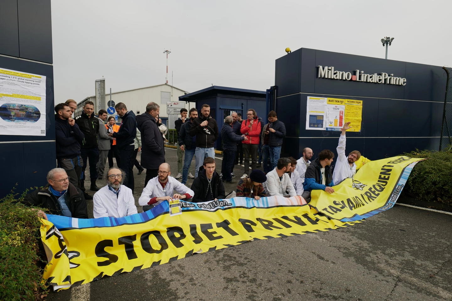Gli ambientalisti bloccano Linate Prime
