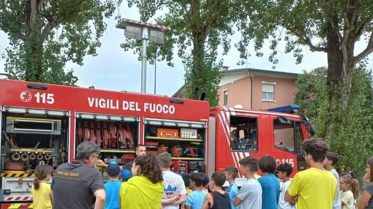 Al Centro estivo con i vigili del fuoco Al Centro estivo con i vigili del fuoco
