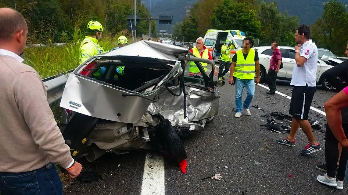 Incidente a Costa Volpino: morta giovane, tre feriti