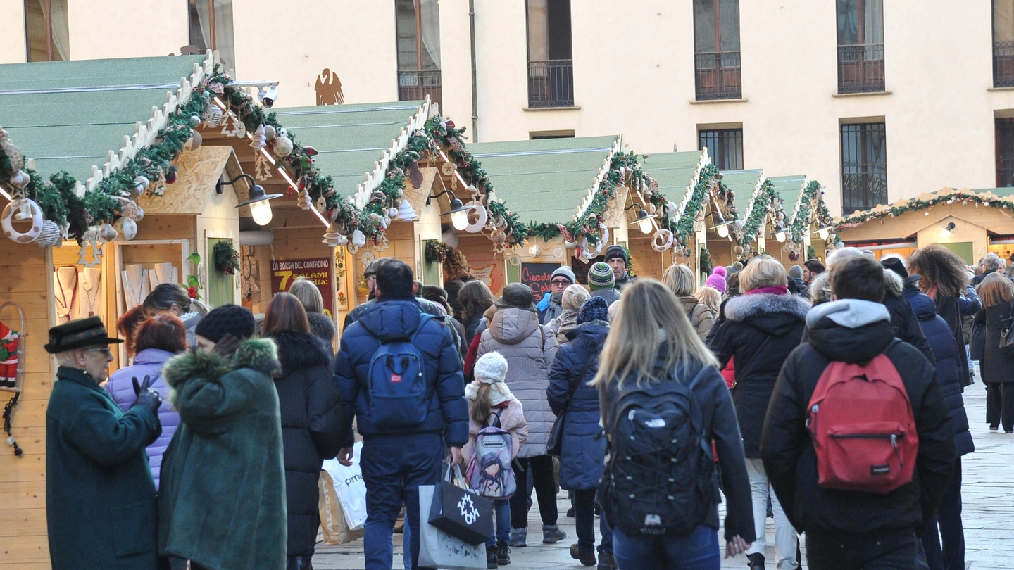 L’aria di Natale sta già invadendo strade e piazze tra villaggi e piste di pattinaggio sul ghiaccio. Ecco qualche idea per trascorrere le giornate di venerdì, sabato e domenica