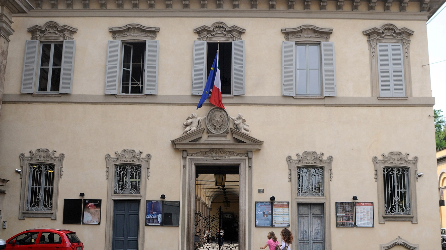 L'ingresso del conservatorio Verdi a Milano (Archivio)