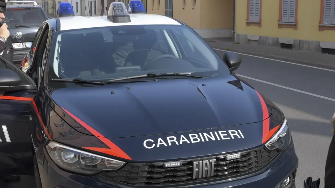 Un'auto dei carabinieri (Ansa) Un'auto dei carabinieri (Ansa)