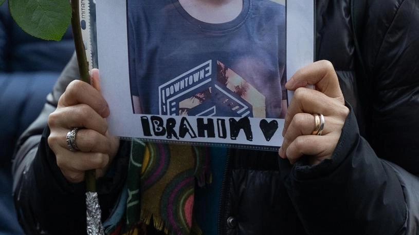 Ibra, un tuffo nel dolore. Ucciso dal lago a 13 anni: "Strazio senza fine. Non potrò più viziarlo" Ibra, un tuffo nel dolore. Ucciso dal lago a 13 anni: "Strazio senza fine. Non potrò più viziarlo"
