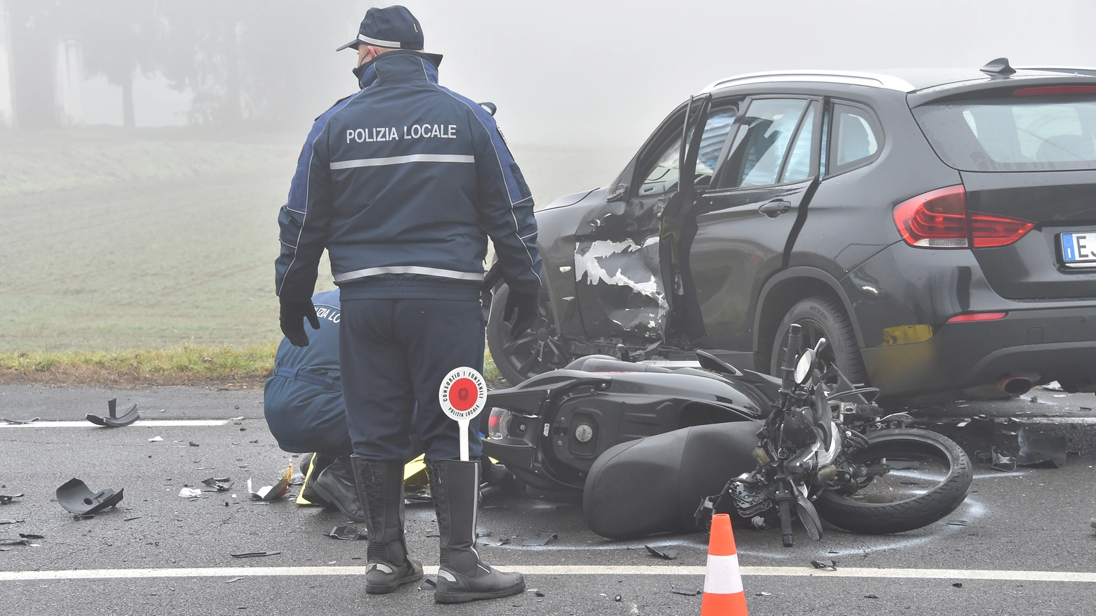 Lo scooter e l'auto coinvolti nell'incidente mortale