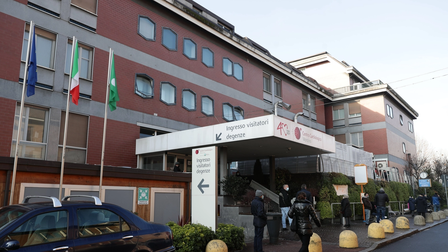 L'esterno del Monzino L'esterno del Monzino