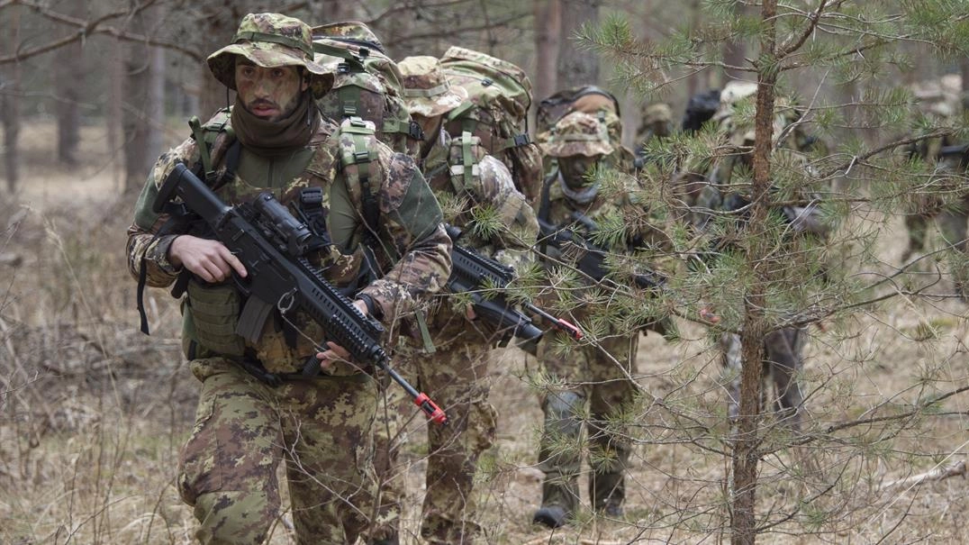 L'esercito italiano durante un'esercitazione (foto di repertorio) L'esercito italiano durante un'esercitazione (foto di repertorio)