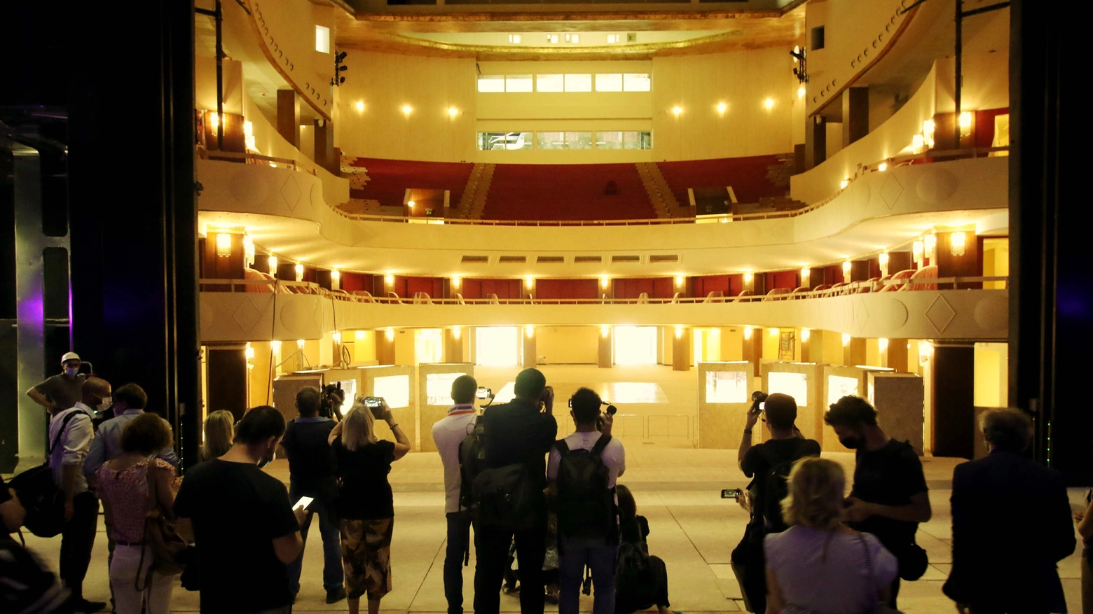 Teatro, a Milano 'biglietto sospeso': 100 ingressi gratis al Lirico e al Nazionale