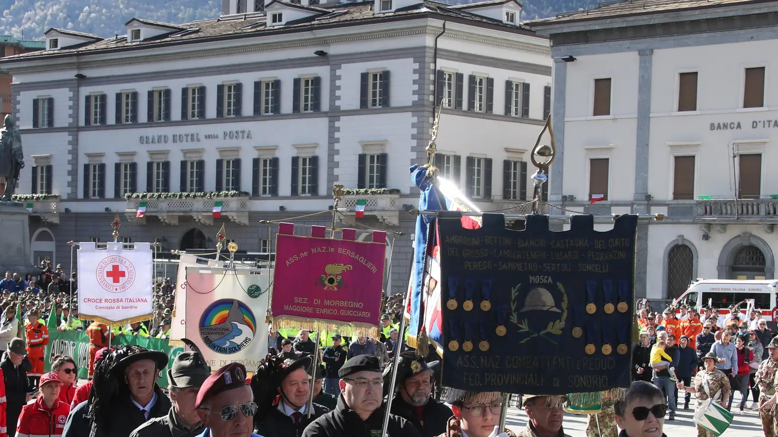 Una grande festa La città invasa da migliaia di alpini per il centenario Una grande festa La città invasa da migliaia di alpini per il centenario