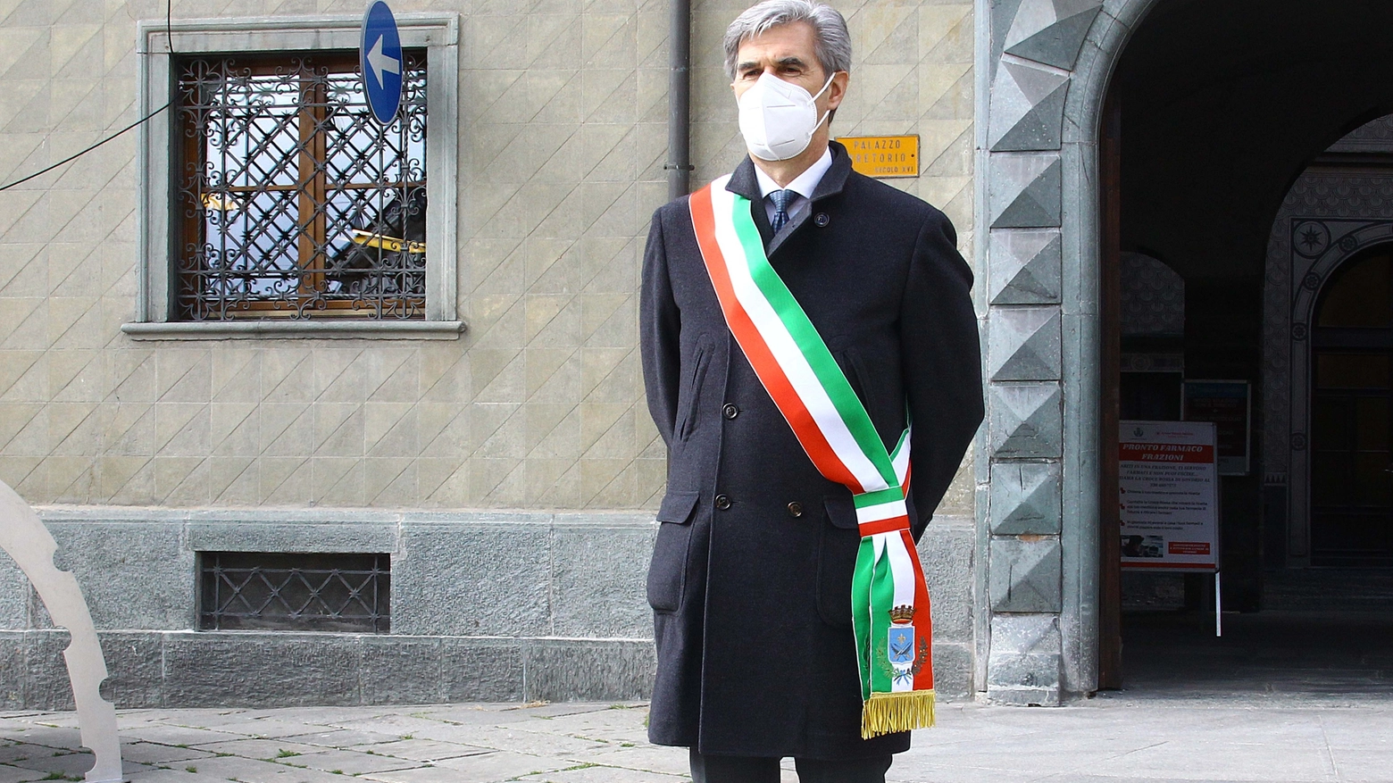 Il sindaco Marco Scaramellini con la mascherina
