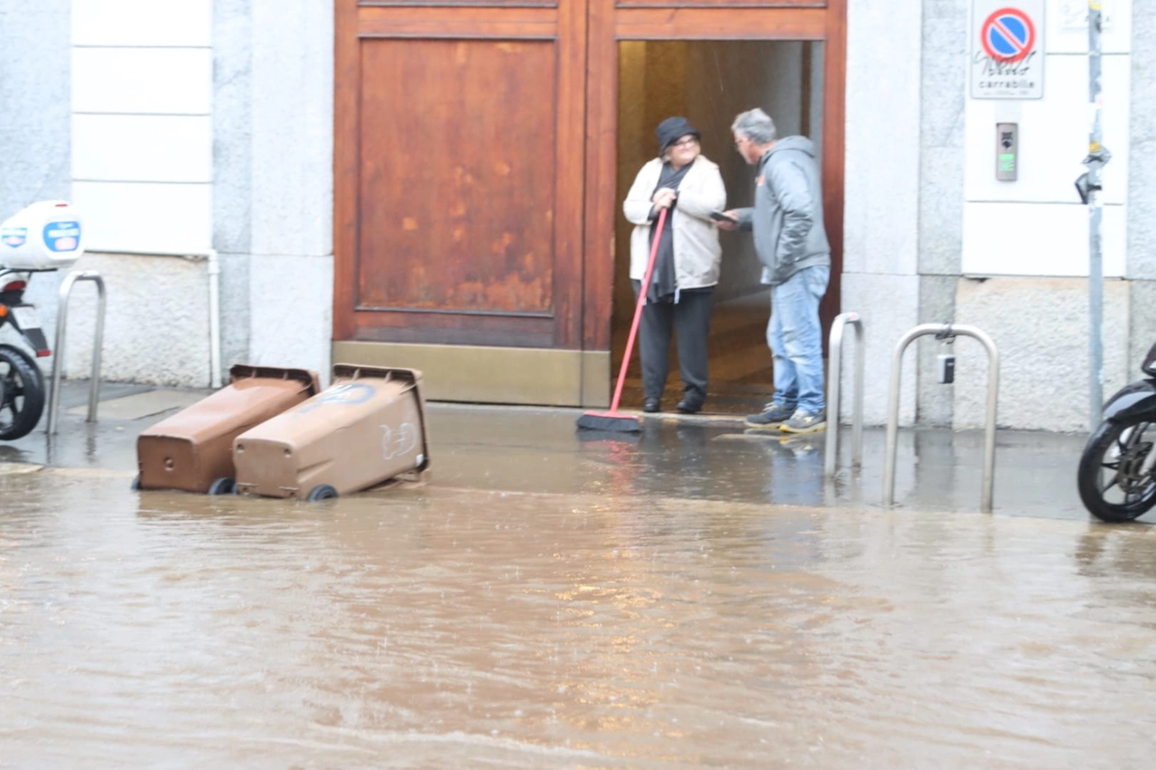 L'acqua ha invaso cantine e piani bassi (Salmoirago)