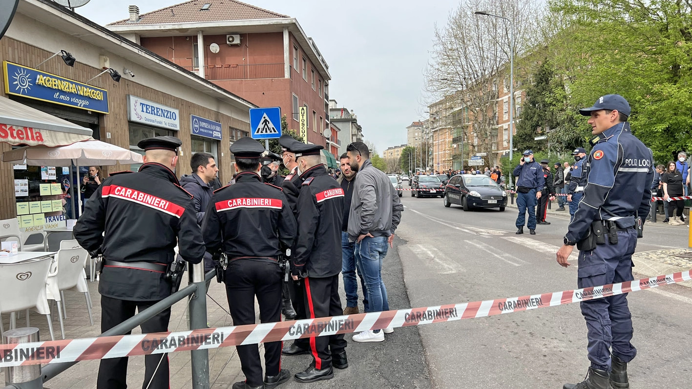 Carabinieri e polizia locale a Rozzano: rinvenuto bossolo