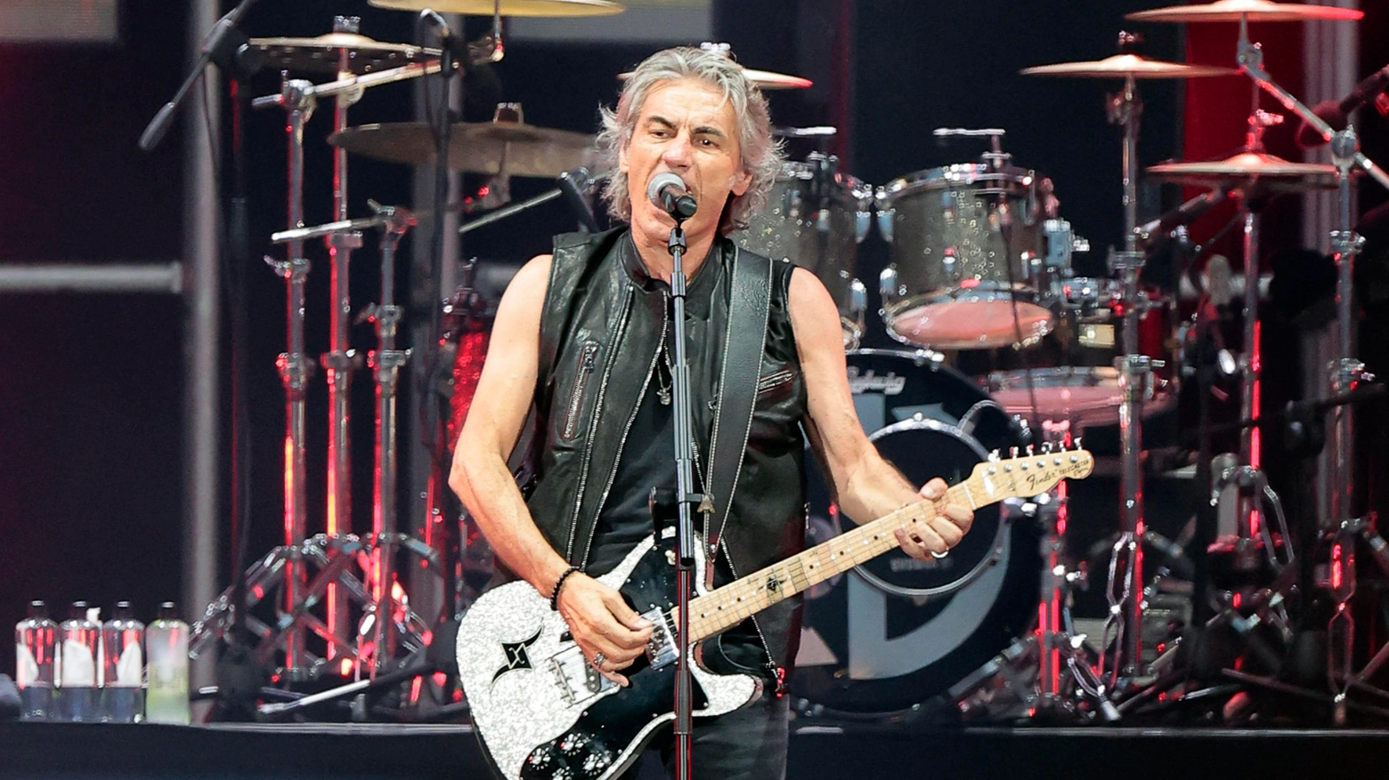 Ligabue, nuovo singolo ‘Riderai’: concerto a sorpresa ai Magazzini Generali di Milano