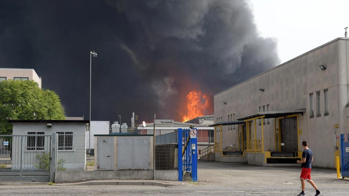 Nitrolchimica, la grande paura  Un anno fa il furioso incendio  "Aggiornato il piano di sicurezza"