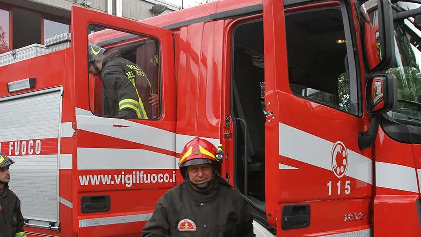 Bruciano rifiuti scoppio in ditta Feriti tre operai Bruciano rifiuti scoppio in ditta Feriti tre operai