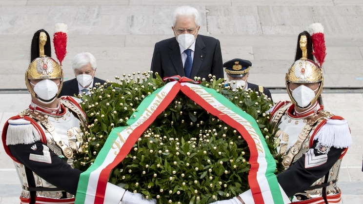 l presidente Sergio Mattarella all'Altare della Patria (Foto Quirinale)