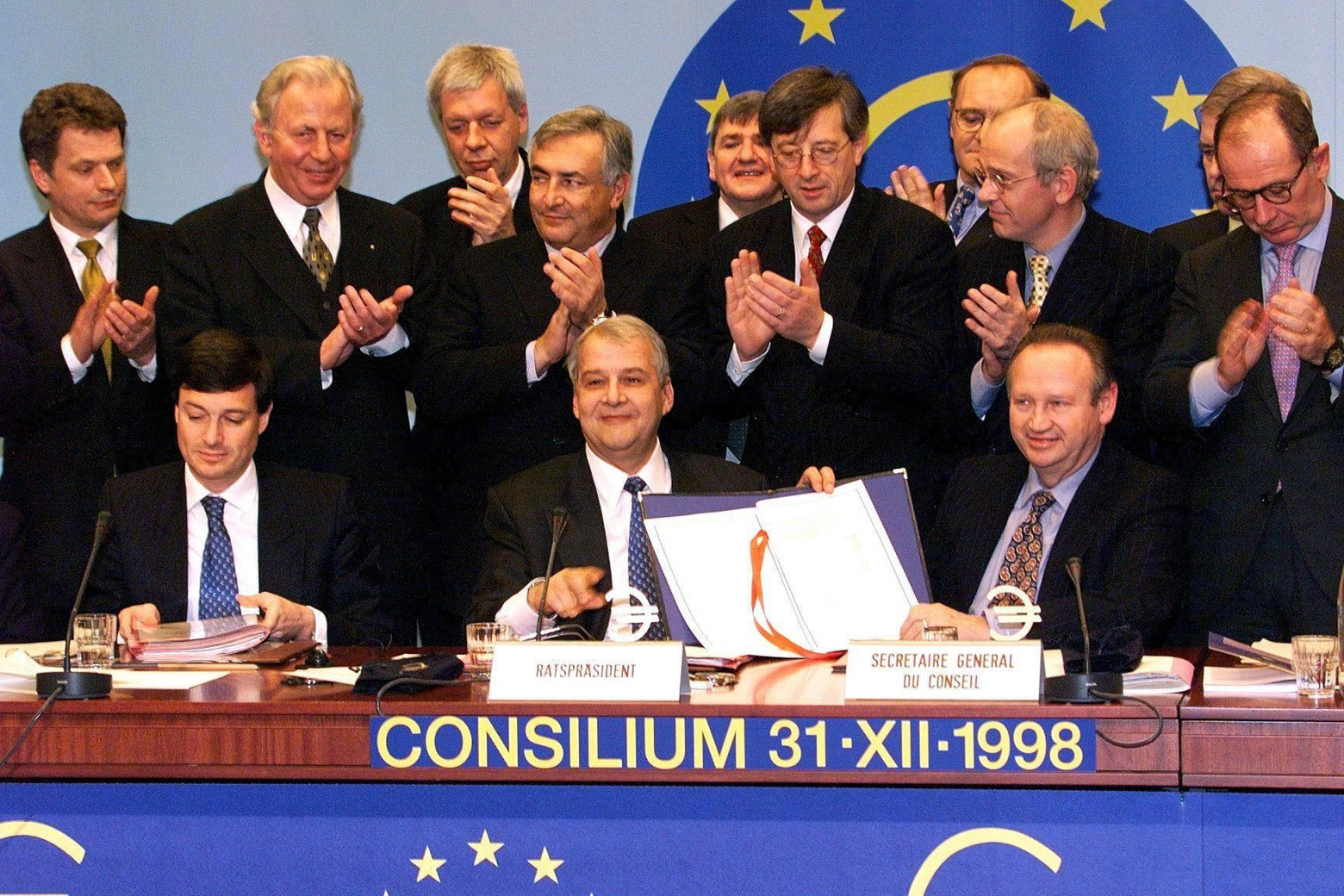 31 dicembre 1998: la firma degli 11 Paesi aderenti alla moneta comune