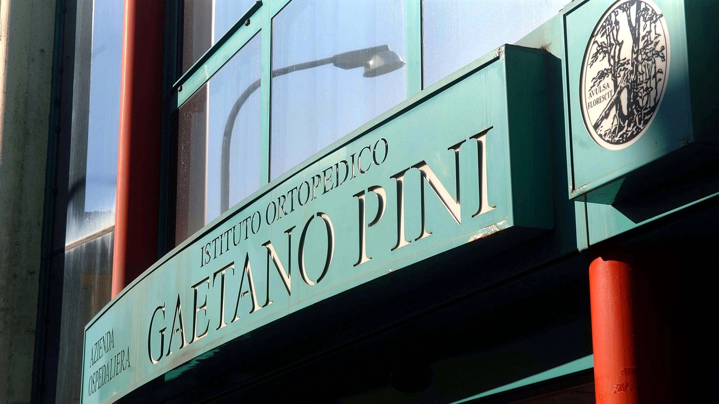 L'ingresso dell'istituto ortopedico Gaetano Pini (Newpress)