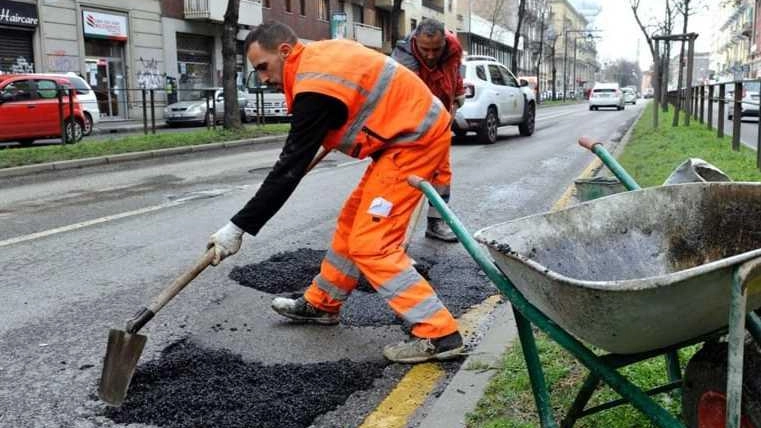 Manutenzione stradale  Palazzo Marino spende  30 milioni di euro all’anno  Mm entra nel sistema