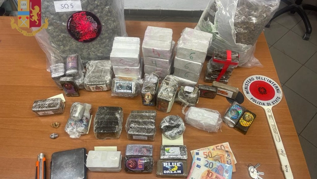 Droga sequestrata dalla polizia Droga sequestrata dalla polizia