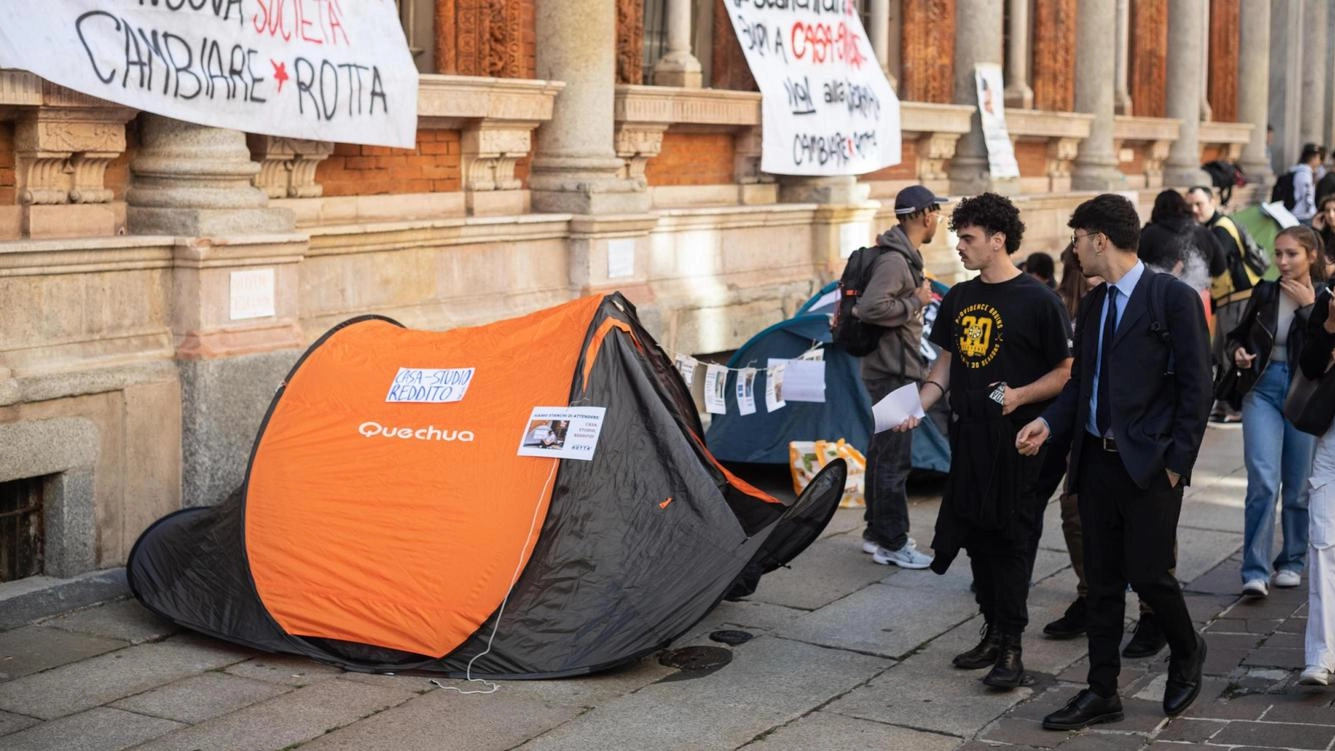 La battaglia delle tende si sposta in Statale La battaglia delle tende si sposta in Statale