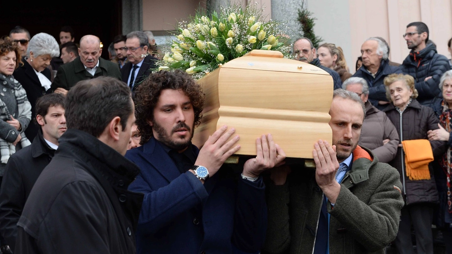 I funerali sono stati celebrati a Colico, paese di origine della famiglia (Foto Sandonini)