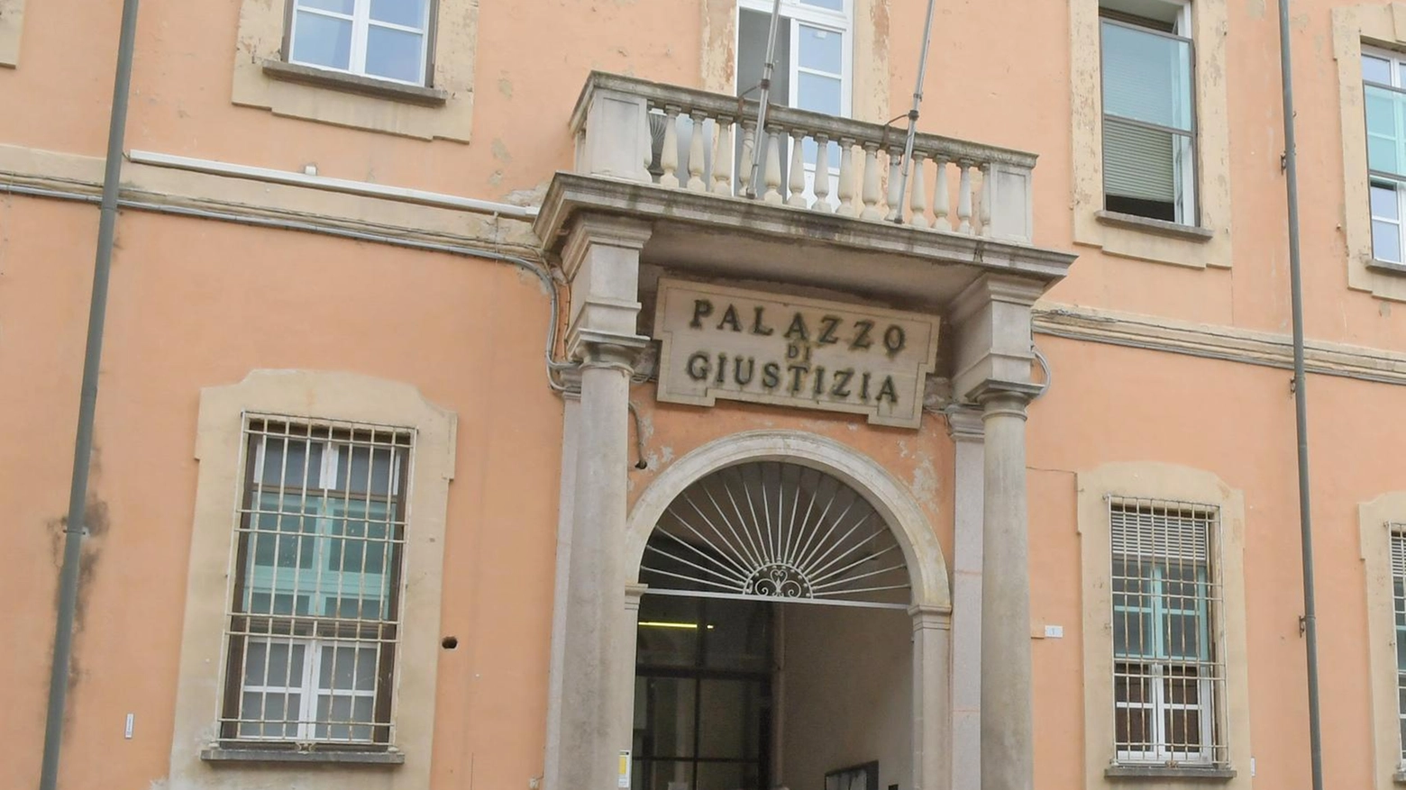 

Fallimento Cara: Cinque Richieste di Patteggiamento a Pavia