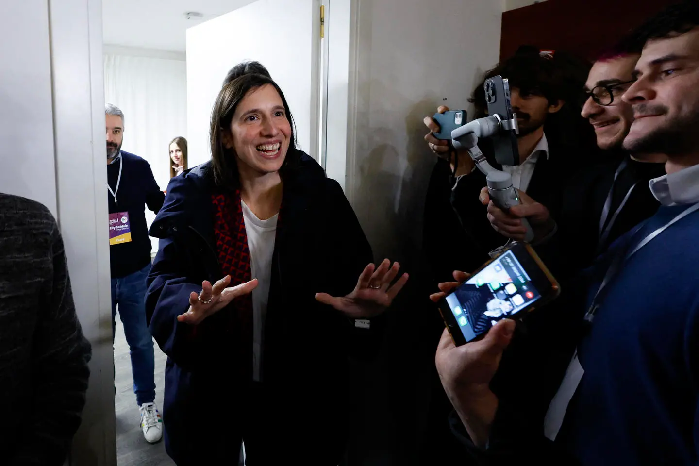 Elly Schlein vince le primarie del Pd in Lombardia: oltre il 60% dei voti e boom a Milano