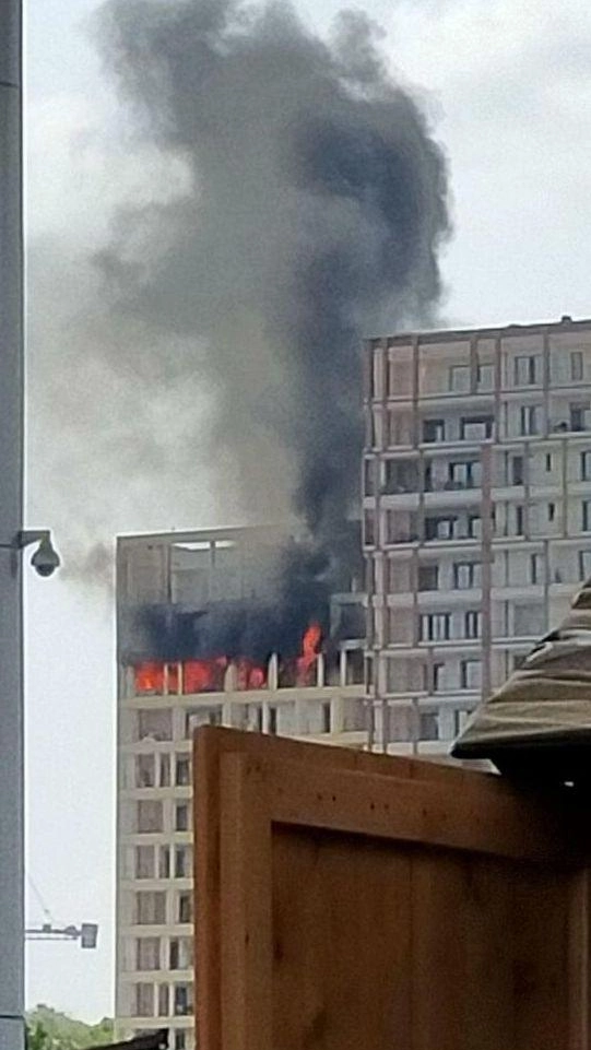 Fuoco alla Trilogy tower Danni ai piani 13 e 14