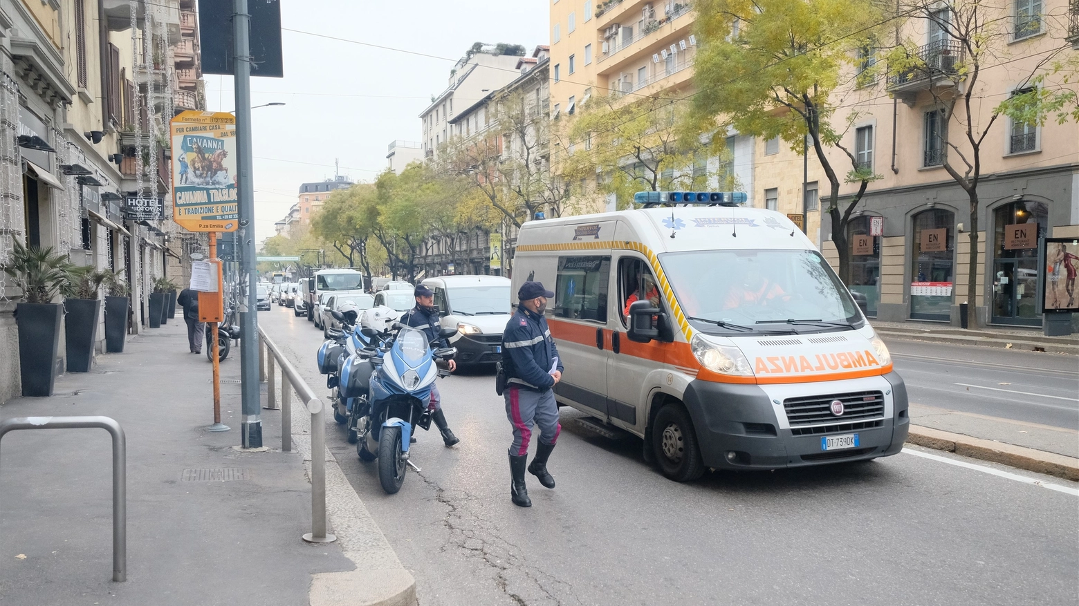 Polizia in corso XXII marzo a Milano (Newpress)