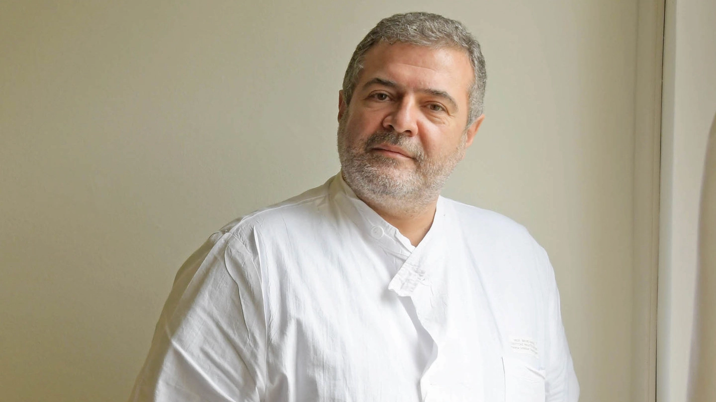 Il professor Raffaele Bruno, direttore delle malattie infettive al San Matteo