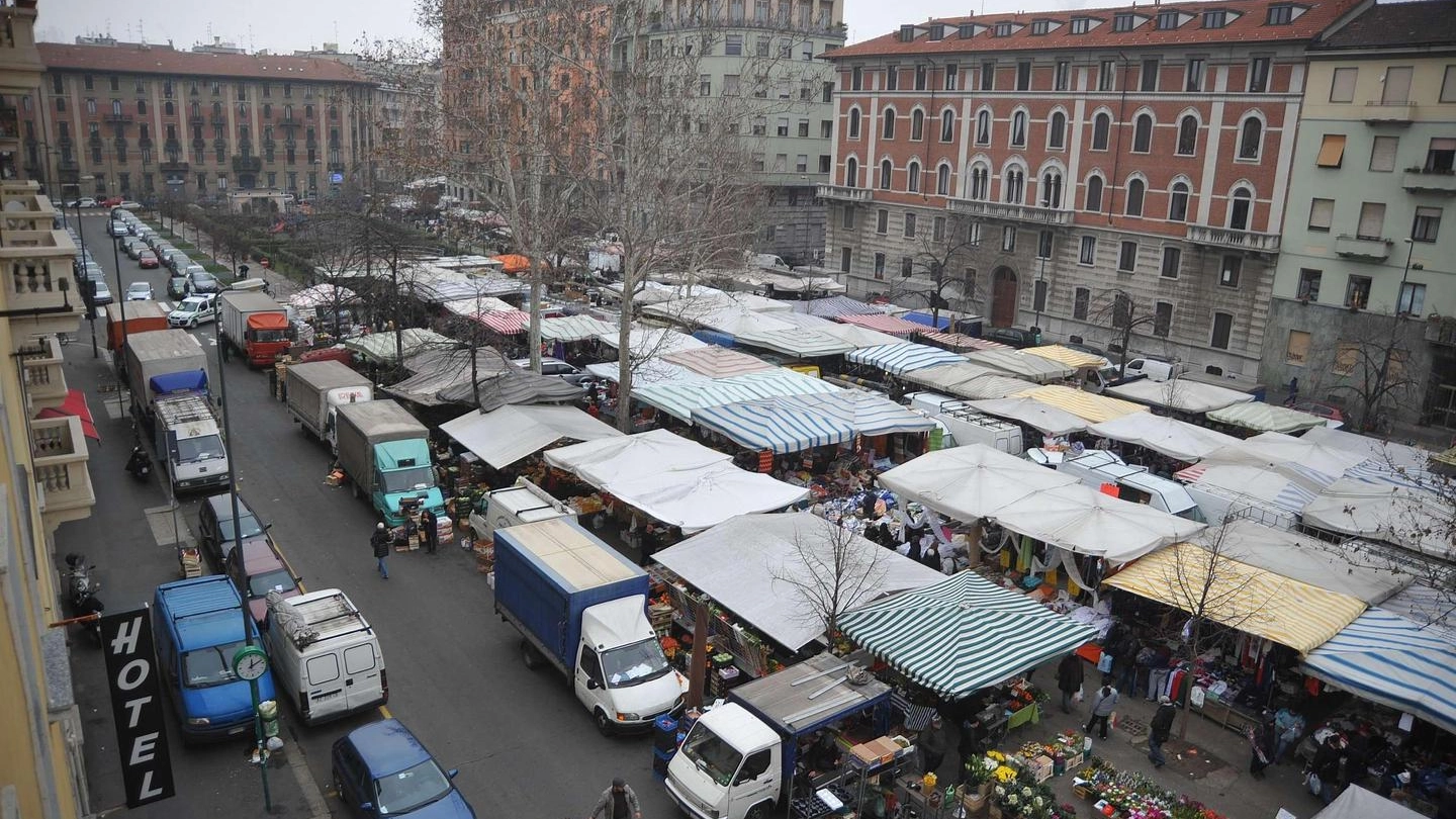 Il mercato in via Benedetto Marcello