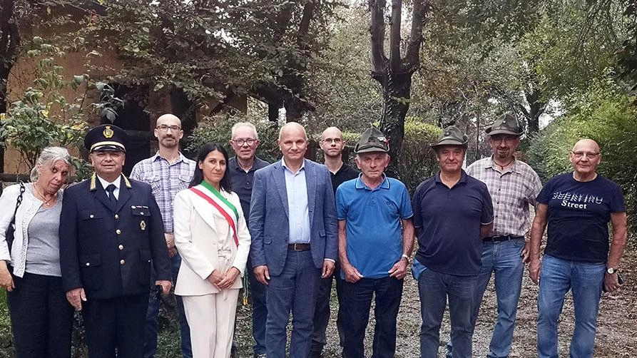 La missione degli Alpini per proteggere il parco di Villa Dho La missione degli Alpini per proteggere il parco di Villa Dho