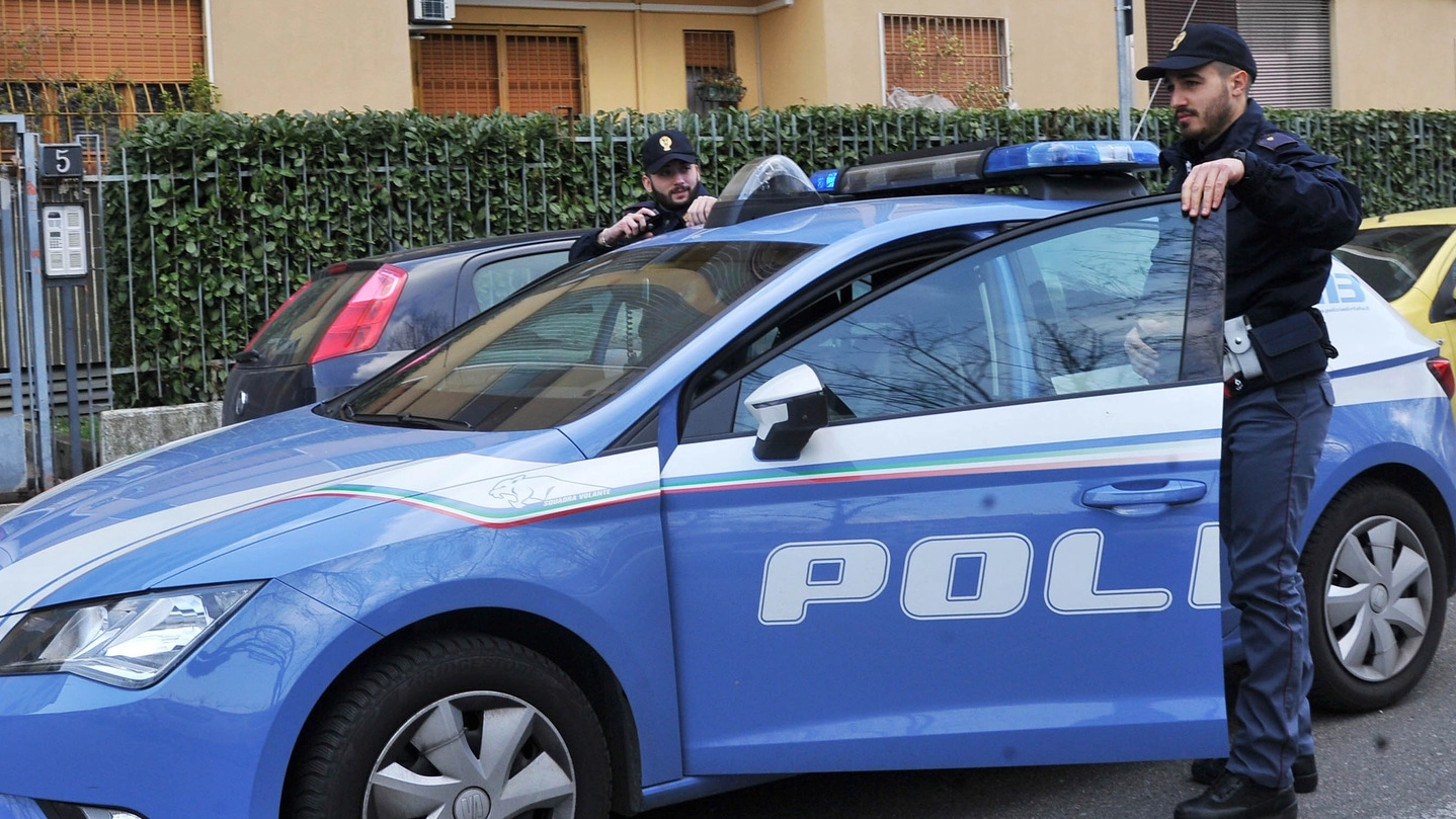 Agenti di una Volante (Archivio) Agenti di una Volante (Archivio)