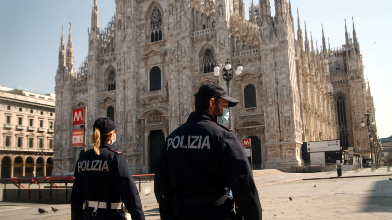 Polizia in azione a Milano durante l'emergenza Covid-19 (foto repertorio)