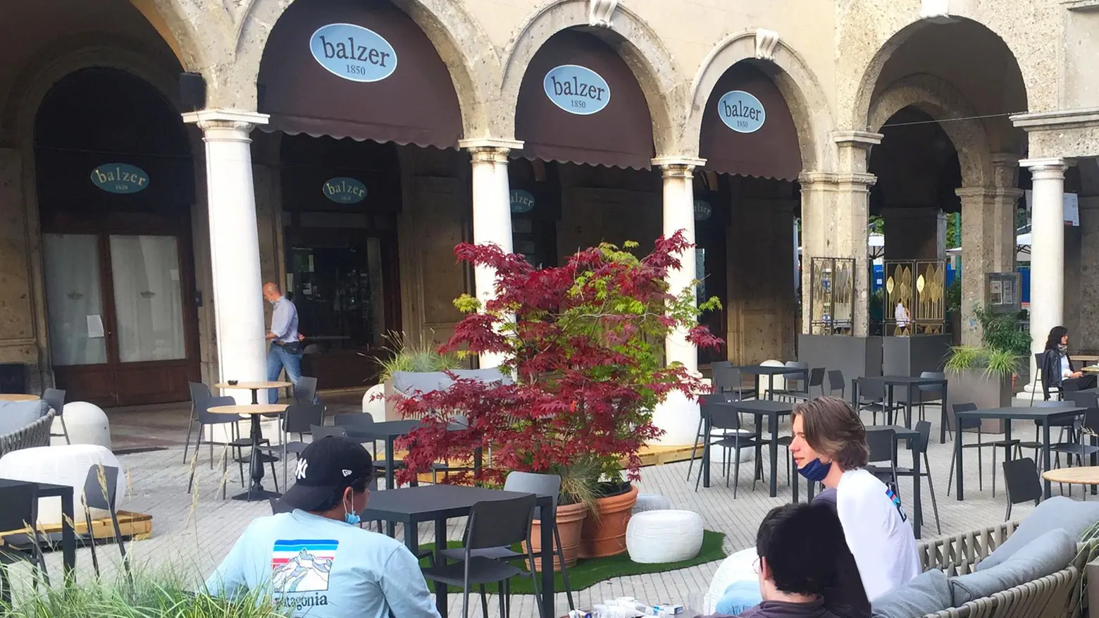 Lo storico locale Balzer torna in possesso del suo dehors Lo storico locale Balzer torna in possesso del suo dehors
