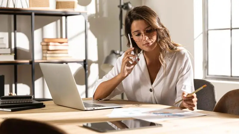 Donna al lavoro Donna al lavoro