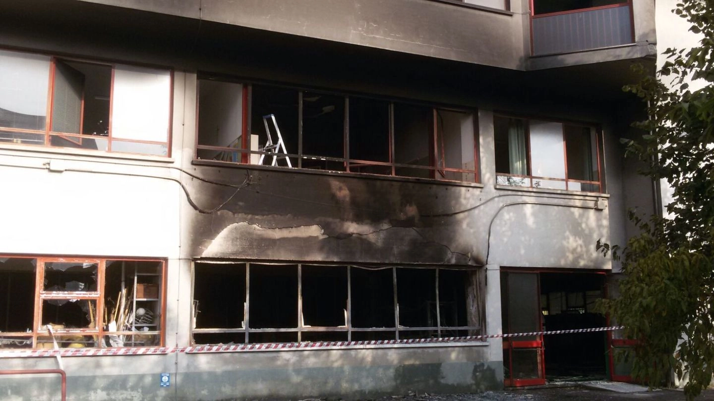 Incendio scuola don Milani a Lodi